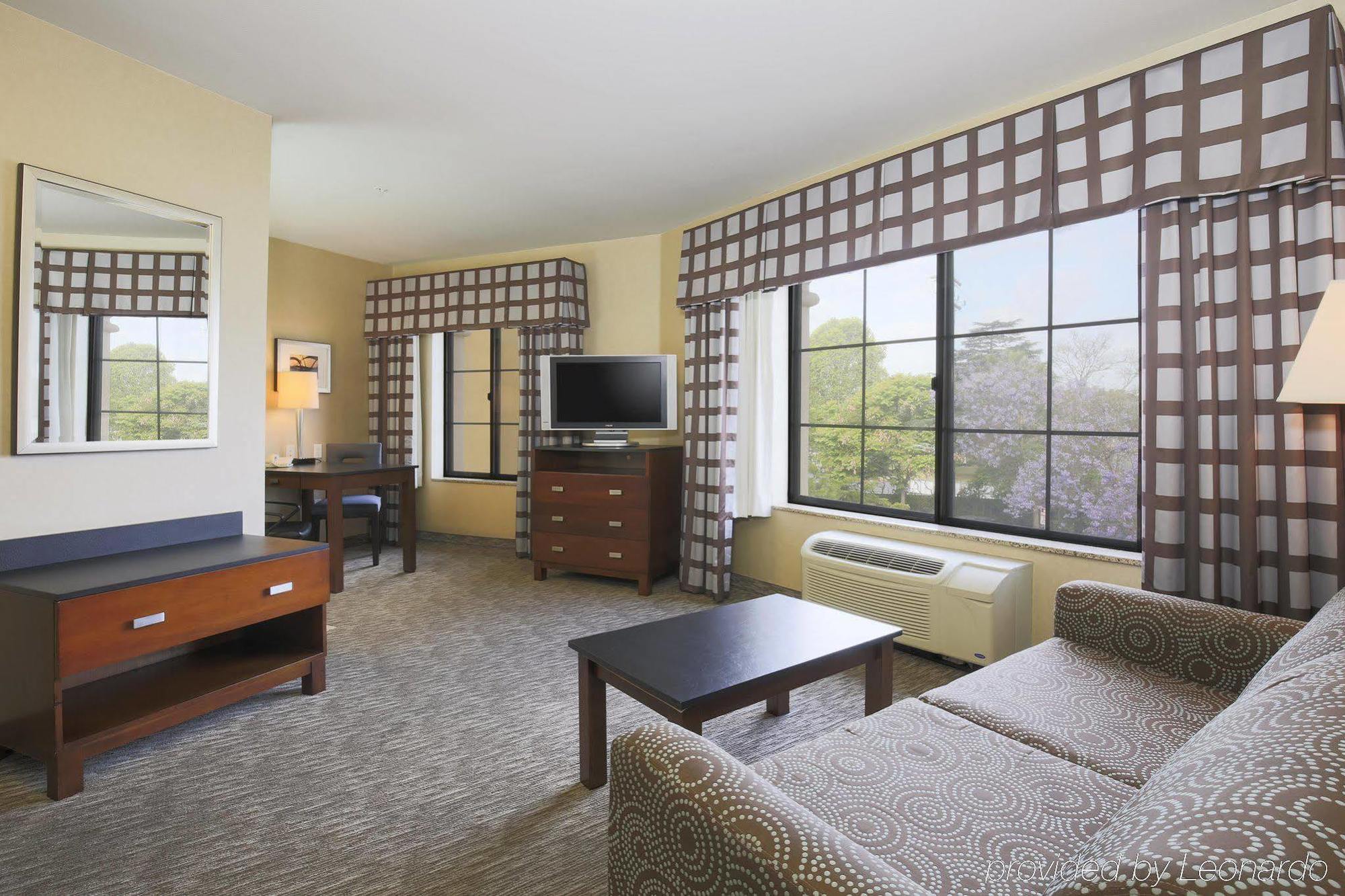 Hampton Inn Santa Barbara/Goleta Екстер'єр фото
